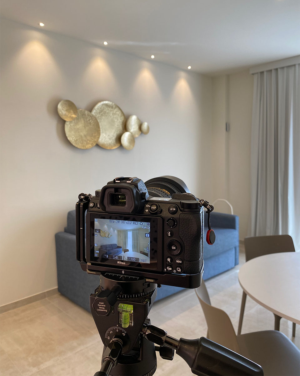 backstage di un servizio fotografico per hotel a Tortoreto