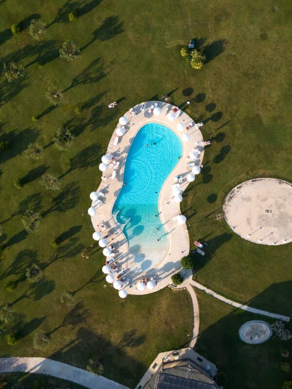 foto aerea drone piscina